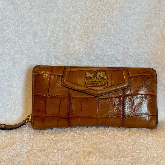 COACH 44412 MADISON 🐊 EMBOSSED ACCORDION WALLET - Picture 9 of 12